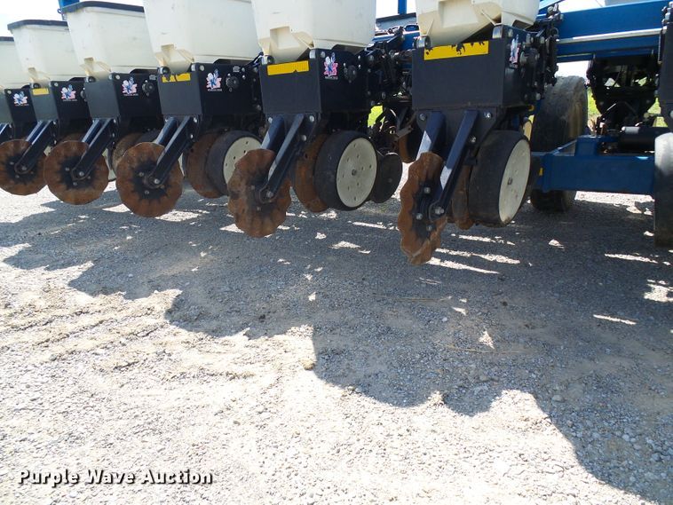 image for item DI0568 Kinze 3600 split row planter