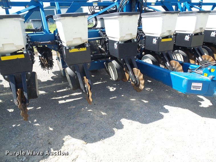 image for item DI0568 Kinze 3600 split row planter