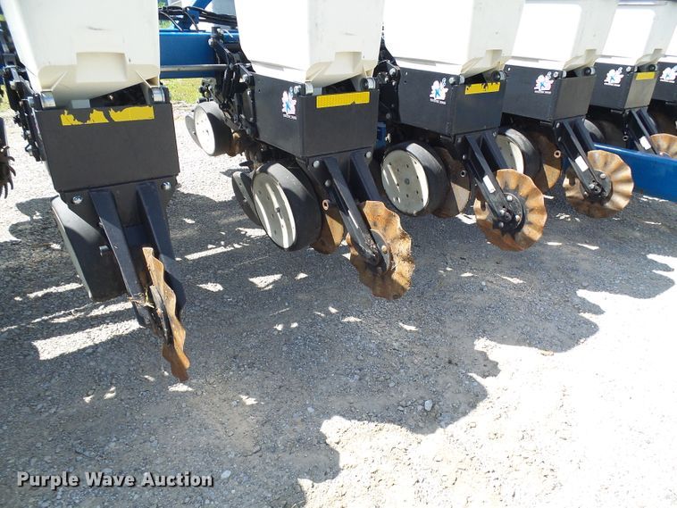 image for item DI0568 Kinze 3600 split row planter
