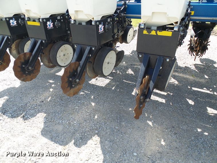 image for item DI0568 Kinze 3600 split row planter