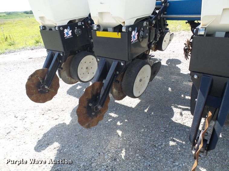 image for item DI0568 Kinze 3600 split row planter