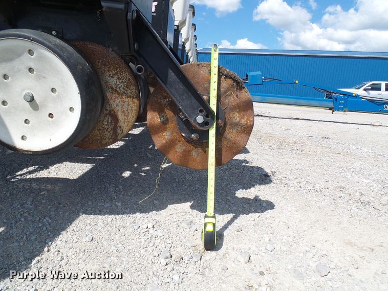 image for item DI0568 Kinze 3600 split row planter