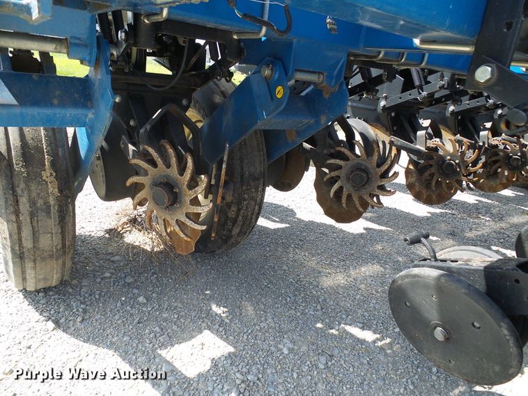 image for item DI0568 Kinze 3600 split row planter