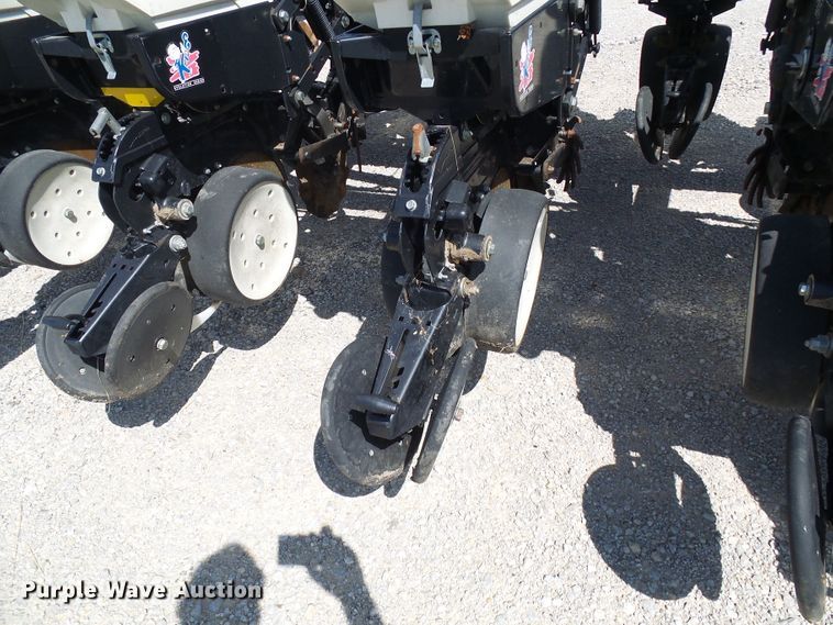 image for item DI0568 Kinze 3600 split row planter