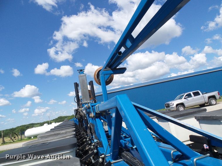 image for item DI0568 Kinze 3600 split row planter