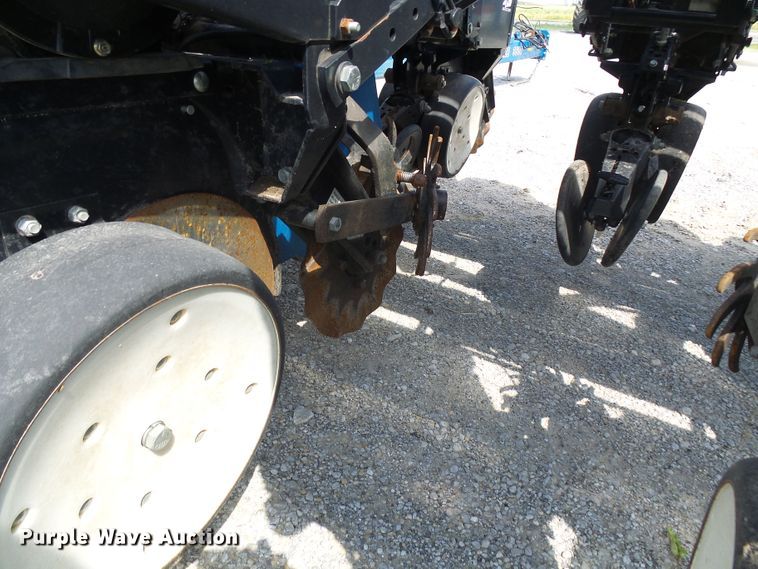 image for item DI0568 Kinze 3600 split row planter