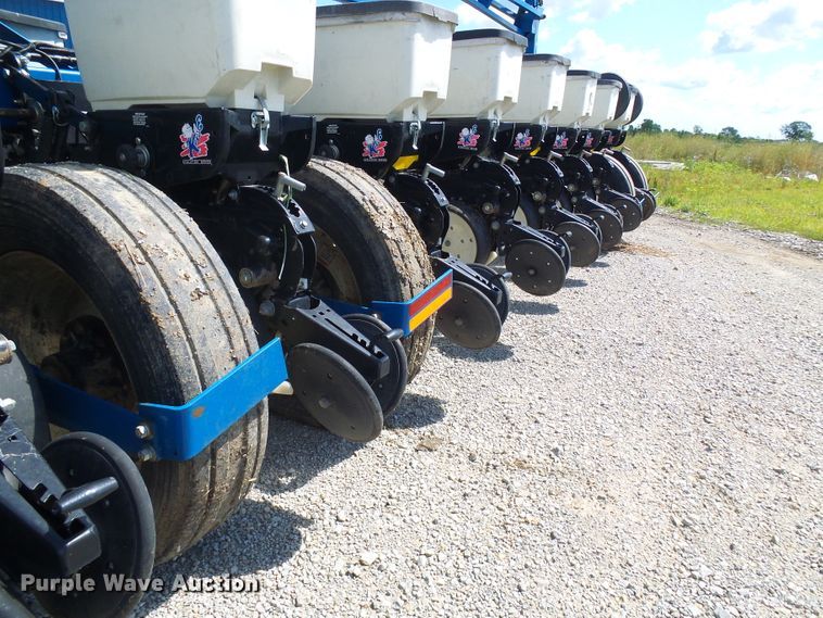 image for item DI0568 Kinze 3600 split row planter