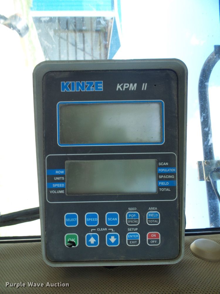 image for item DI0568 Kinze 3600 split row planter