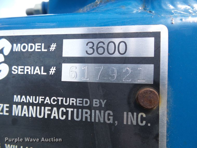 image for item DI0568 Kinze 3600 split row planter