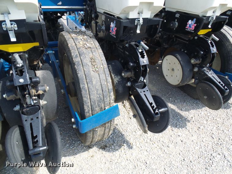 image for item DI0568 Kinze 3600 split row planter