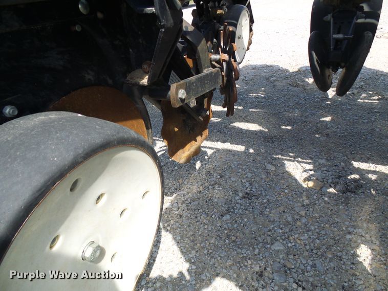 image for item DI0568 Kinze 3600 split row planter