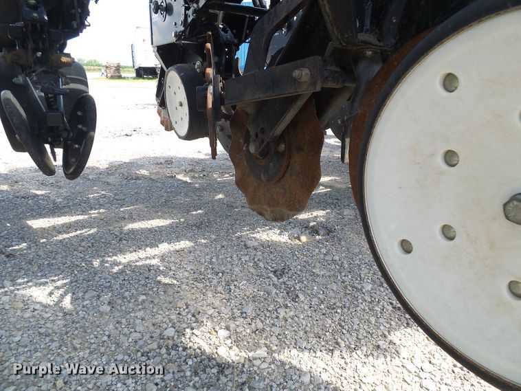 image for item DI0568 Kinze 3600 split row planter