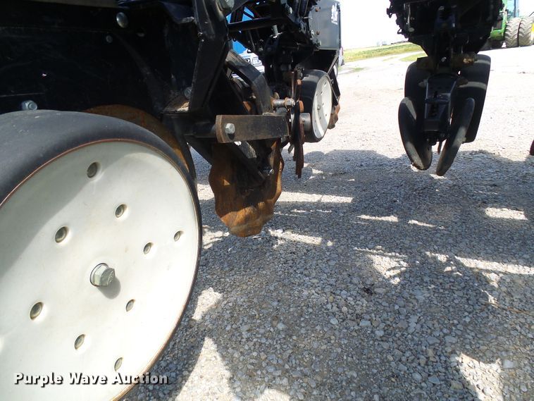 image for item DI0568 Kinze 3600 split row planter