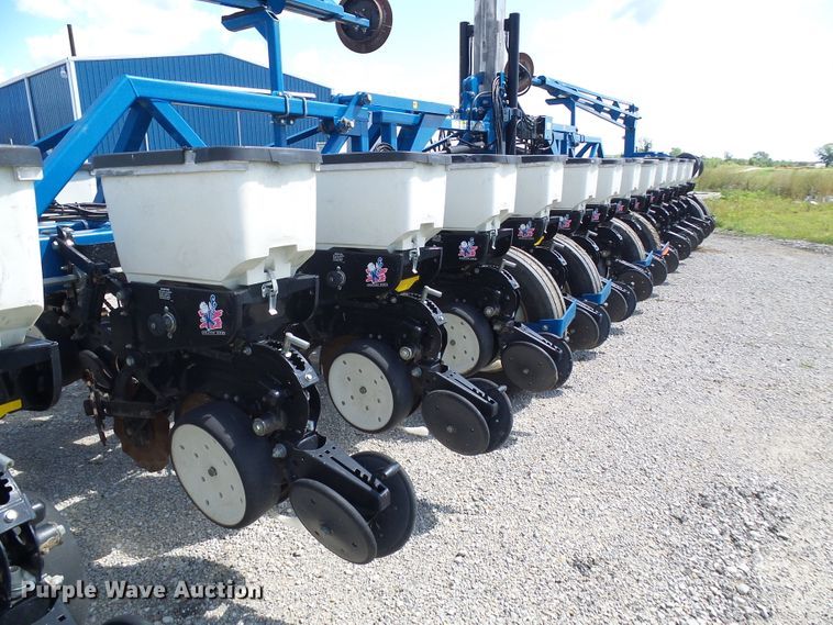 image for item DI0568 Kinze 3600 split row planter
