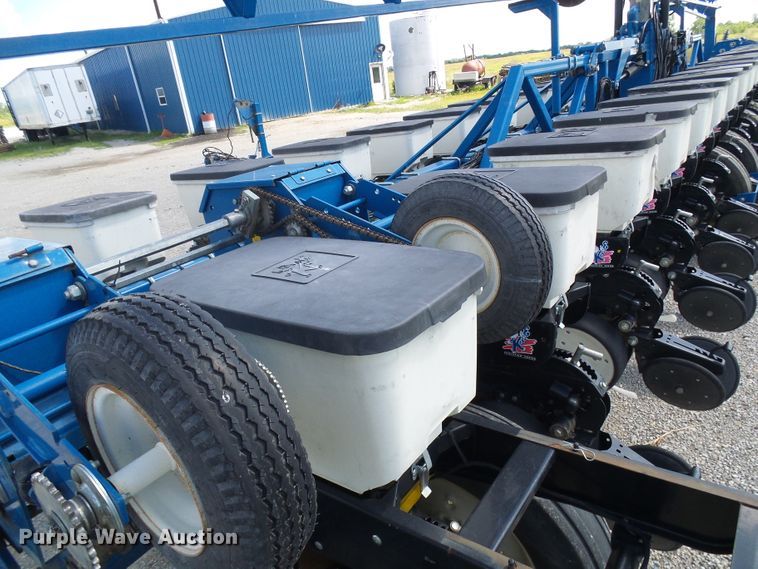 image for item DI0568 Kinze 3600 split row planter