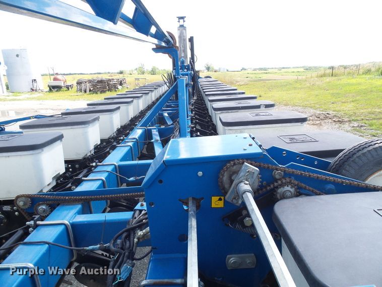 image for item DI0568 Kinze 3600 split row planter