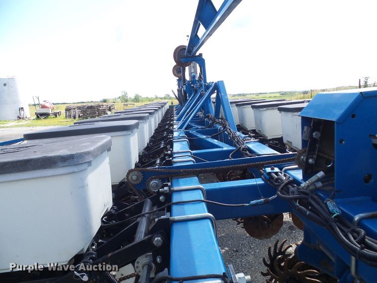 image for item DI0568 Kinze 3600 split row planter