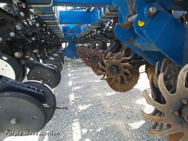 image for item DI0568 Kinze 3600 split row planter
