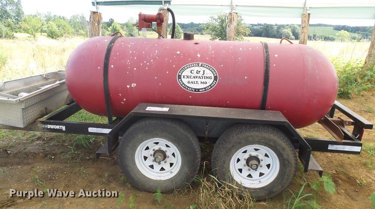 image for item DI0569 Woodworth propane tank trailer