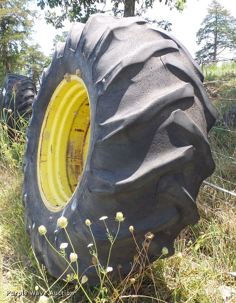 image for item DI0591 (2) 24.5-32 tires and wheels