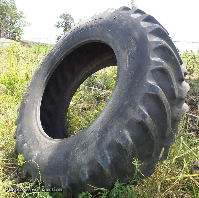 image for item DI0592 (2) 20.8R38 tires