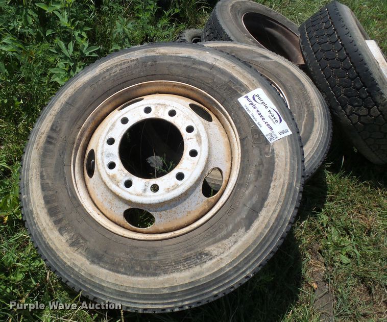 image for item DI0594 (6) 275/80R22.5 tires and wheels