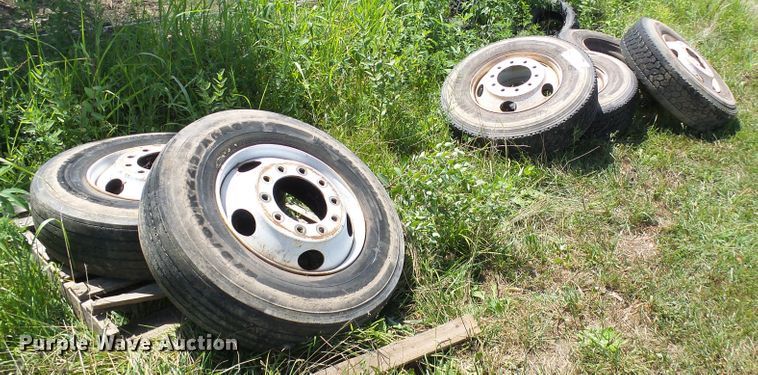 image for item DI0594 (6) 275/80R22.5 tires and wheels
