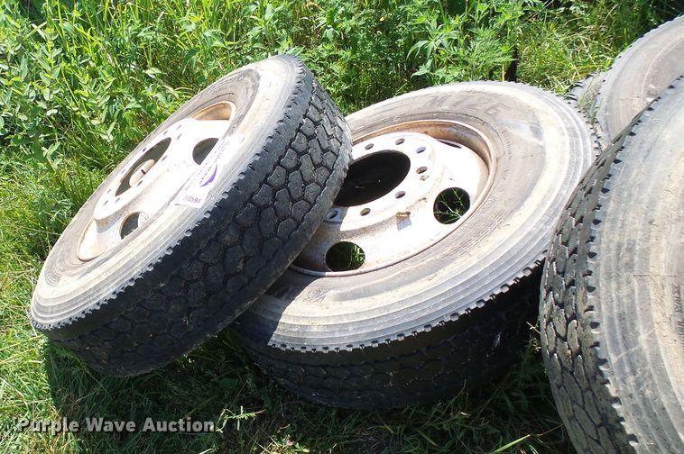 image for item DI0594 (6) 275/80R22.5 tires and wheels