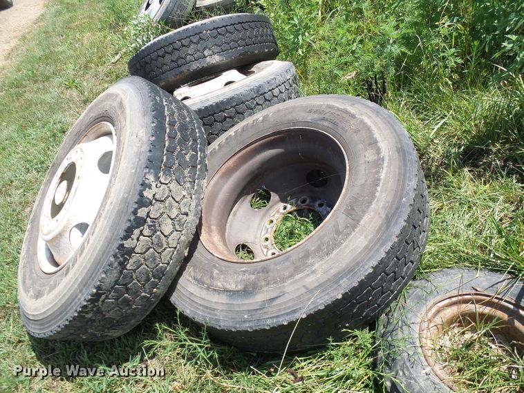 image for item DI0594 (6) 275/80R22.5 tires and wheels