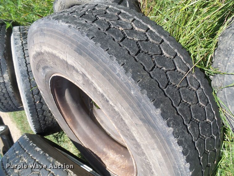 image for item DI0594 (6) 275/80R22.5 tires and wheels