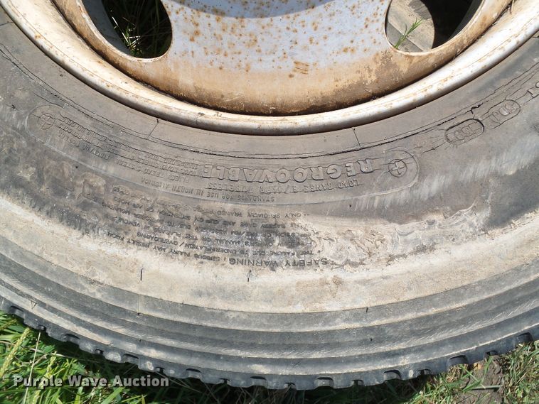 image for item DI0594 (6) 275/80R22.5 tires and wheels