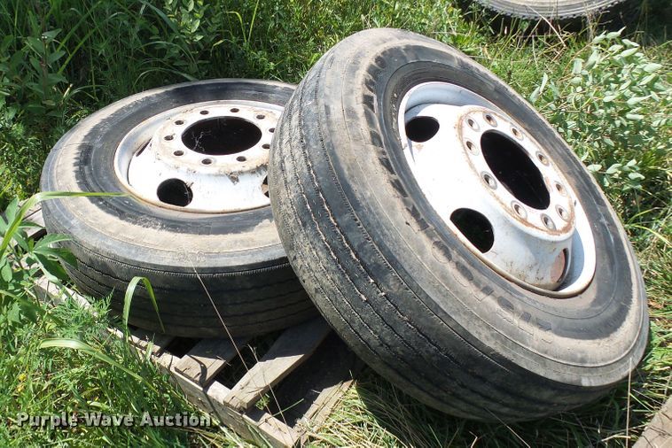 image for item DI0594 (6) 275/80R22.5 tires and wheels