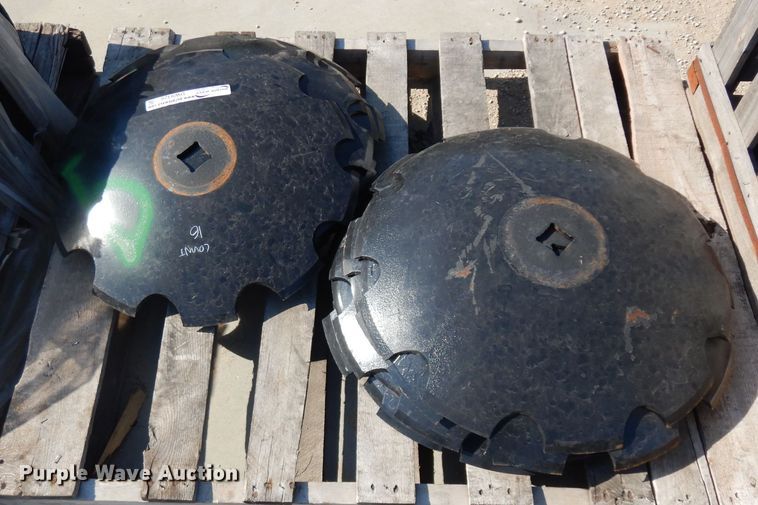 (16) 22" notched disk blades in Assaria, KS Item DW9328 sold Purple