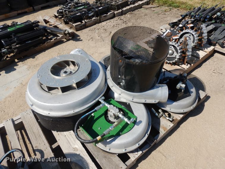 (5) hydraulic fans in Assaria, KS Item DW9348 sold Purple Wave
