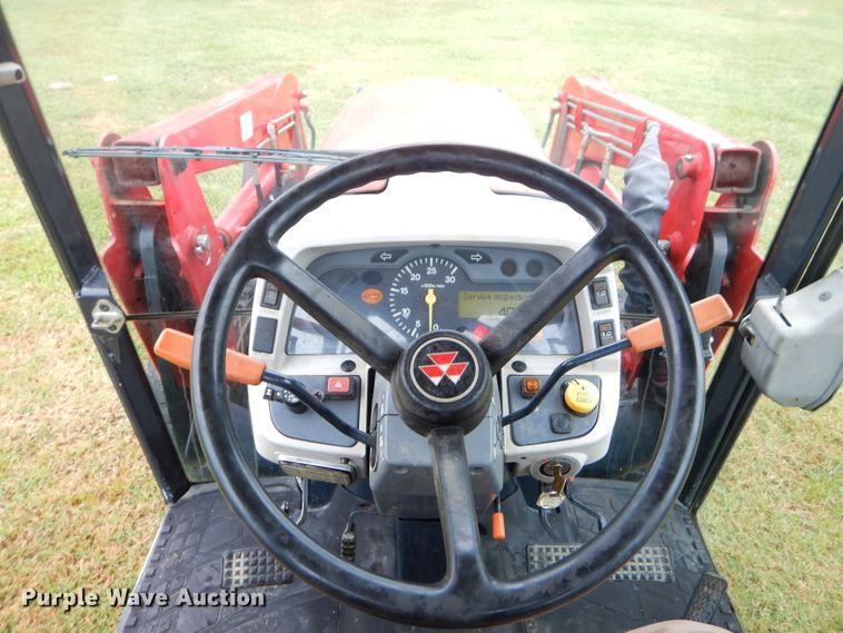 image for item ED9488 2005 Massey-Ferguson 1552 tractor