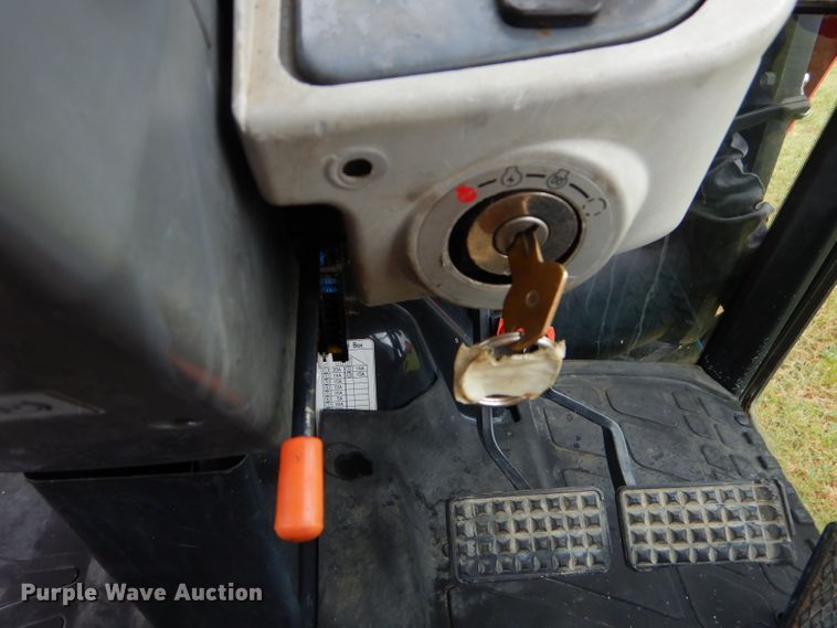 image for item ED9488 2005 Massey-Ferguson 1552 tractor