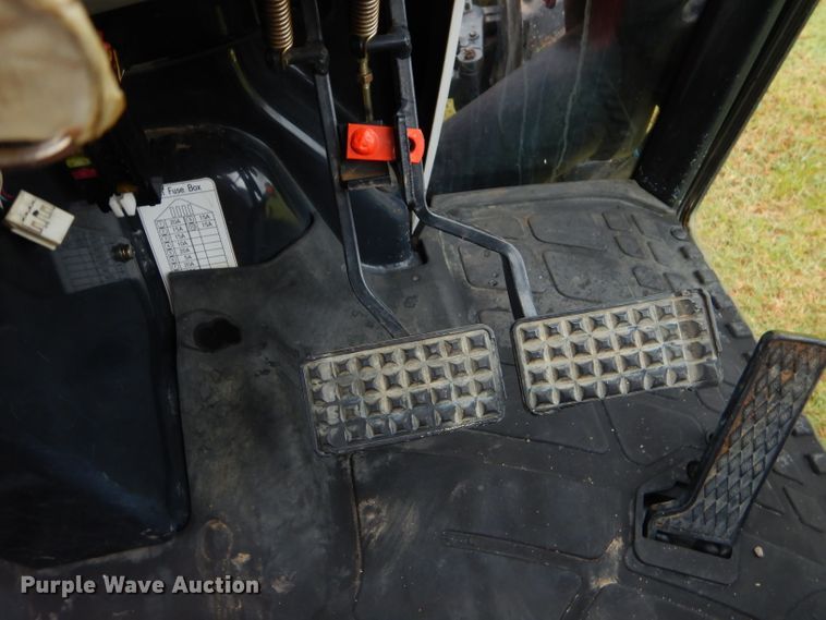 image for item ED9488 2005 Massey-Ferguson 1552 tractor