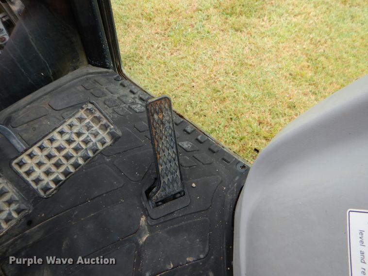 image for item ED9488 2005 Massey-Ferguson 1552 tractor