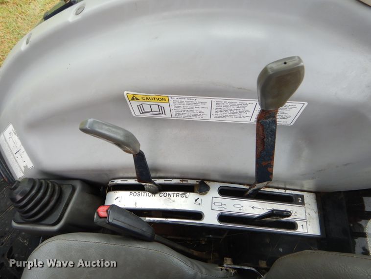 image for item ED9488 2005 Massey-Ferguson 1552 tractor