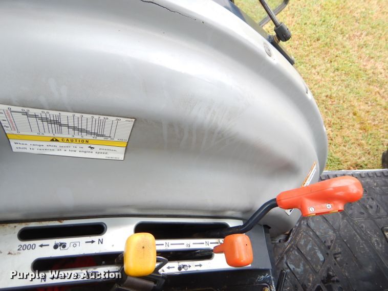 image for item ED9488 2005 Massey-Ferguson 1552 tractor