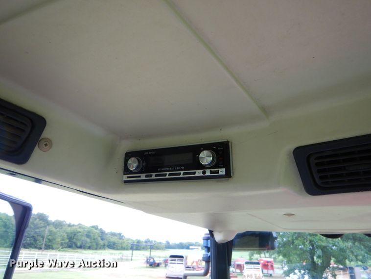 image for item ED9488 2005 Massey-Ferguson 1552 tractor