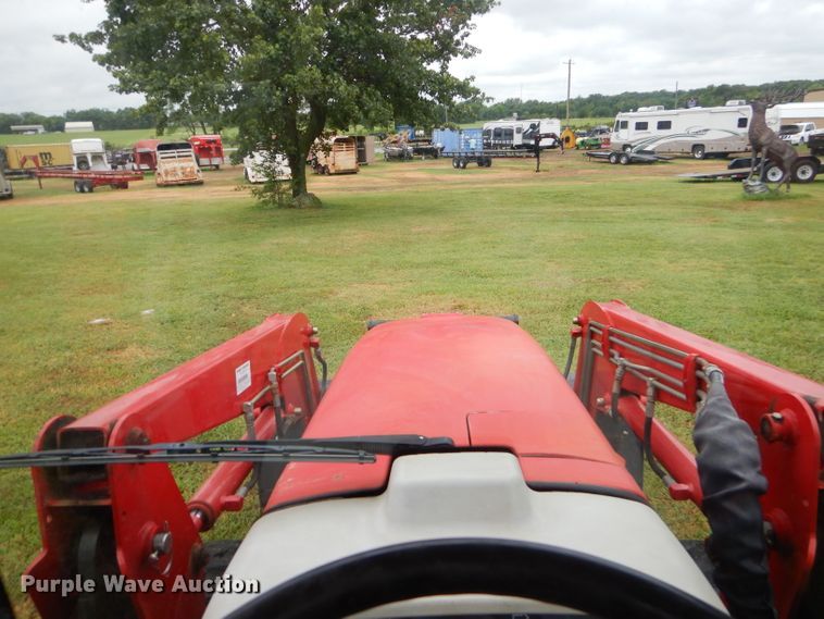 image for item ED9488 2005 Massey-Ferguson 1552 tractor