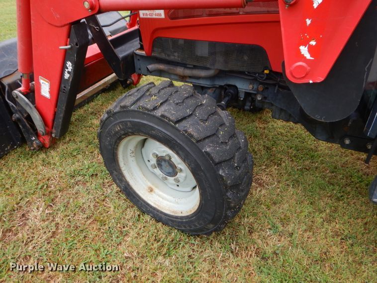 image for item ED9488 2005 Massey-Ferguson 1552 tractor