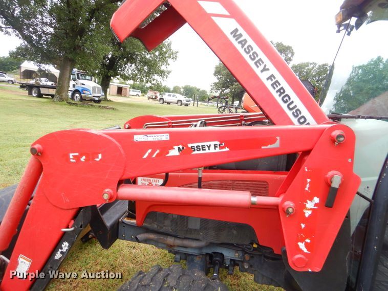 image for item ED9488 2005 Massey-Ferguson 1552 tractor