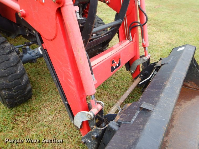 image for item ED9488 2005 Massey-Ferguson 1552 tractor