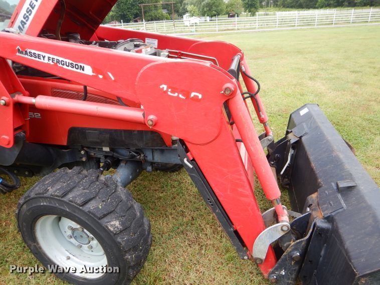image for item ED9488 2005 Massey-Ferguson 1552 tractor