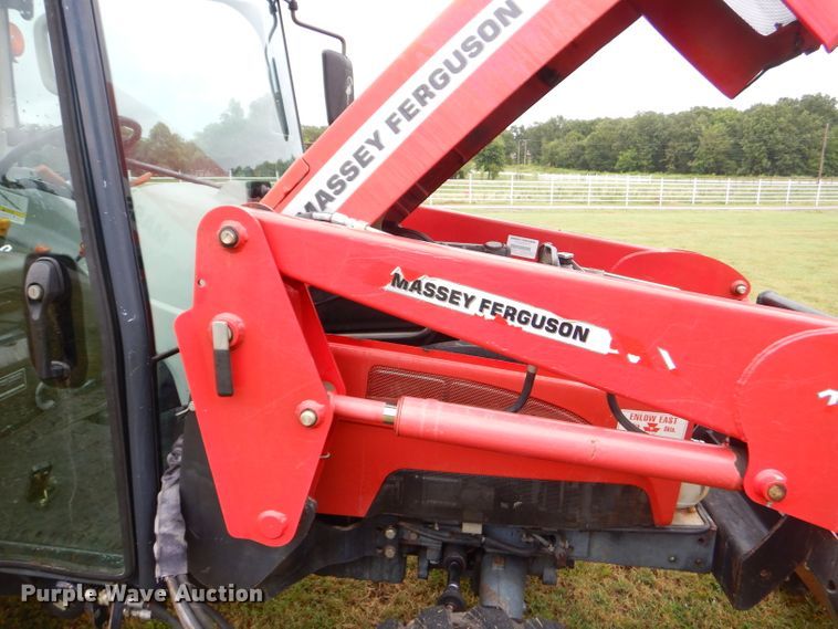 image for item ED9488 2005 Massey-Ferguson 1552 tractor