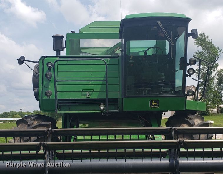 image for item ET9822 1988 John Deere 7720 Titan II RWA combine