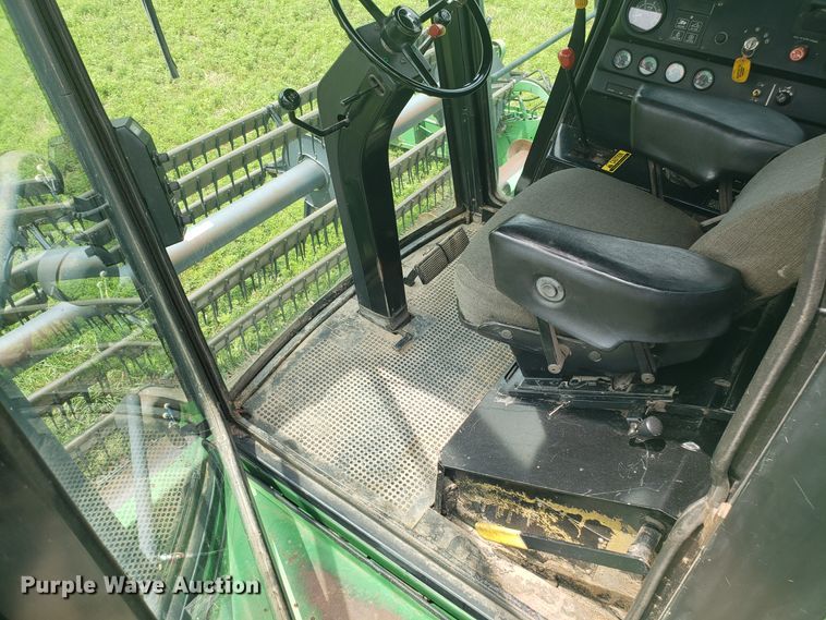 image for item ET9822 1988 John Deere 7720 Titan II RWA combine