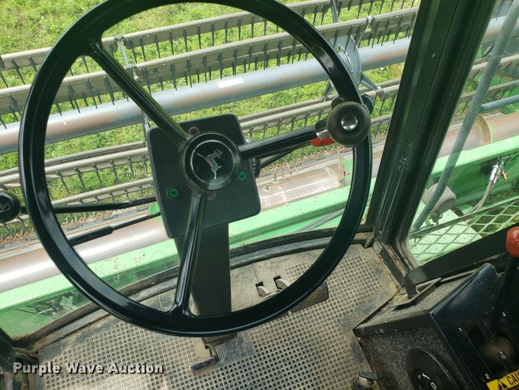 image for item ET9822 1988 John Deere 7720 Titan II RWA combine